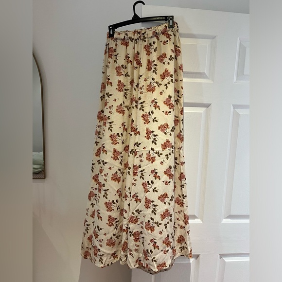 💛Brandy Melville wide leg floral pants💛 - Picture 2 of 3